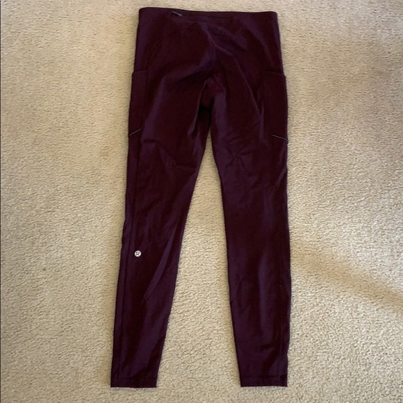 Lulu lemon speed up 28’ maroon leggings - Picture 3 of 5